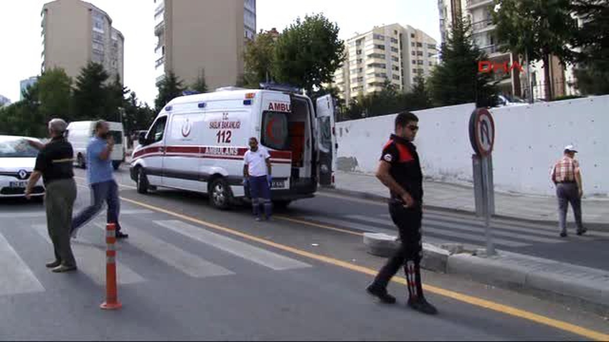 AK Parti Genel Merkezi Önünde Kaza 2 Polis Yaralı