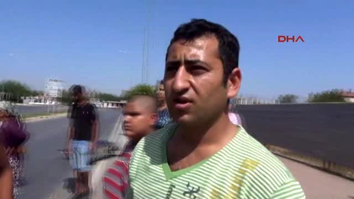 Antalya Yaralarını Unutup Eşine ve Kızına Yardım Etti