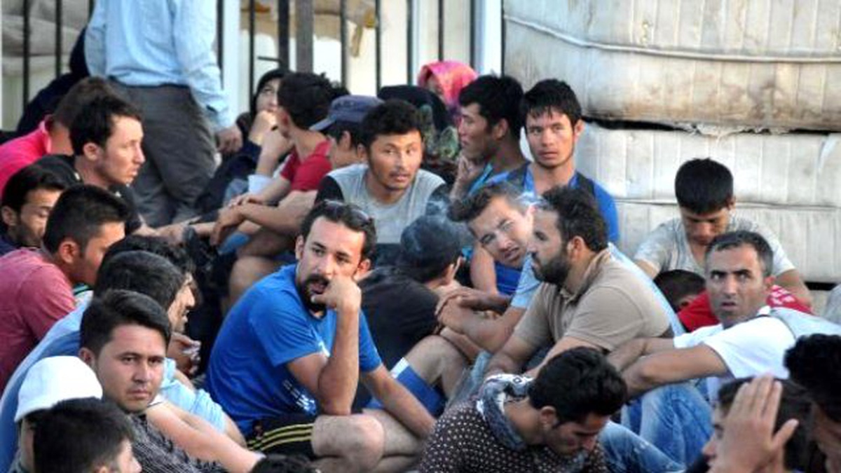Ayvacık\'ta 330 Kaçak ile 14 Organizatör Zanlısı Yakalandı