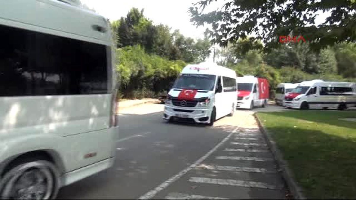Bursa - Servis Araçlarıyla Konvoy Halinde Şehit Kurmay Yarbay İlker Çelikcan\'ın Baba Evine Gitti