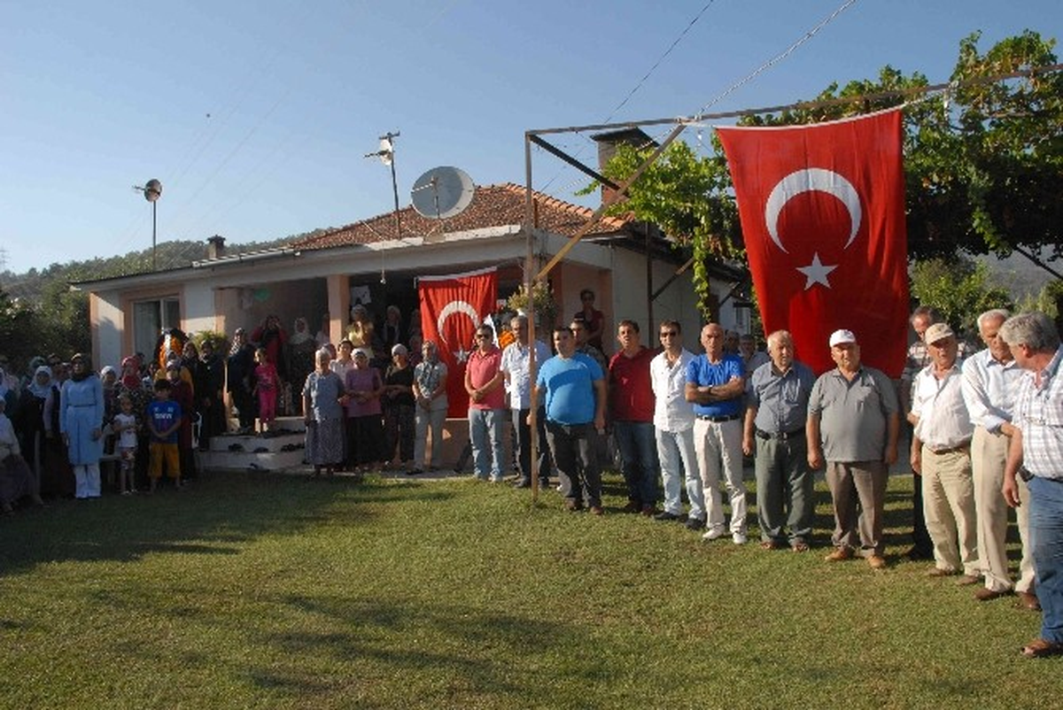 Diyarbakır\'da Hayatını Kaybeden Polis, Fethiye\'de Toprağa Verildi