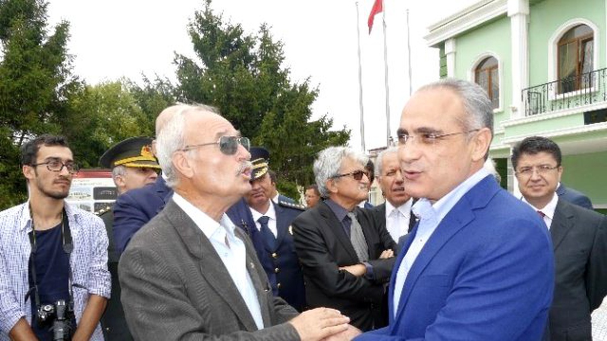 Edirneli Gazeteci, Kültür ve Turizm Bakanı Topçu\'yu Şaşırttı