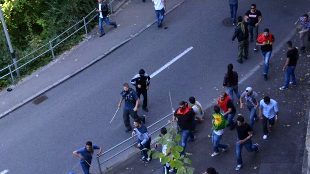 Eylemcilerin Üzerine Aracını Süren Şahıs Dehşet Saçtı