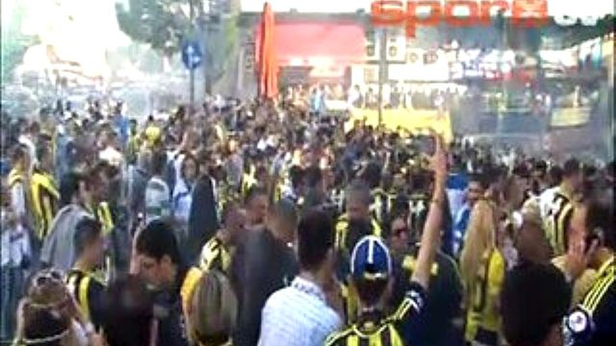 F.bahçe Taraftarı Derbiyi Bekliyor