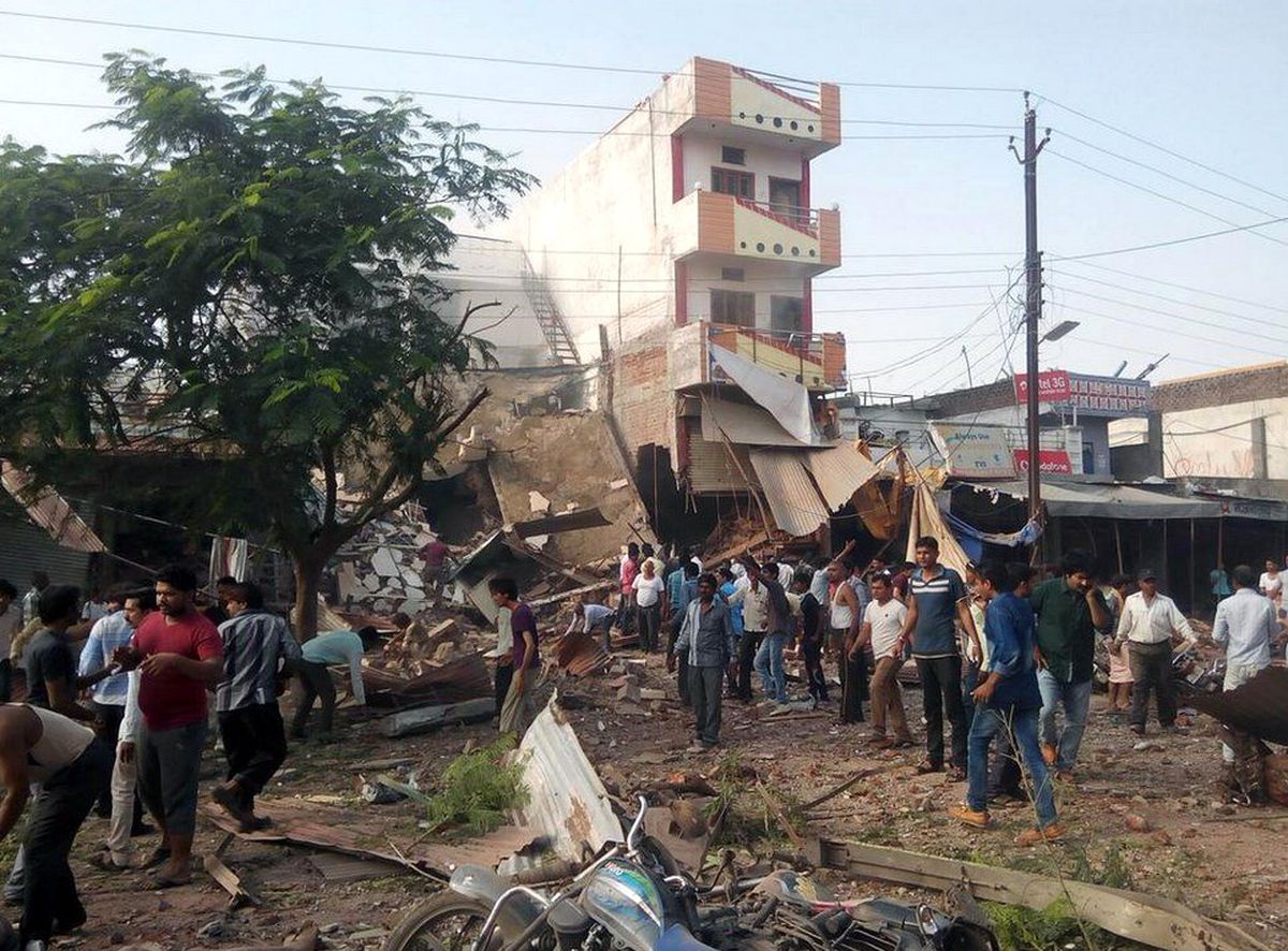 Hindistan'da Lokantada Patlama: 90 Kişi Öldü