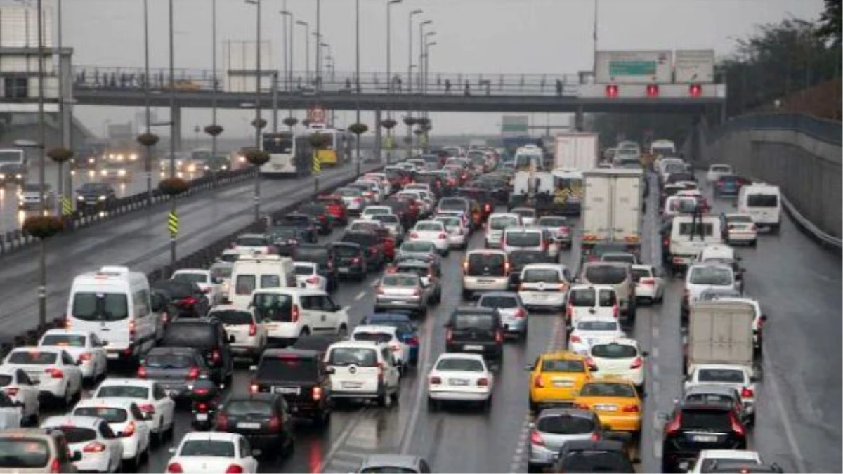 İstanbul\'da Yağmur Sonrası Trafik Felç Oldu....