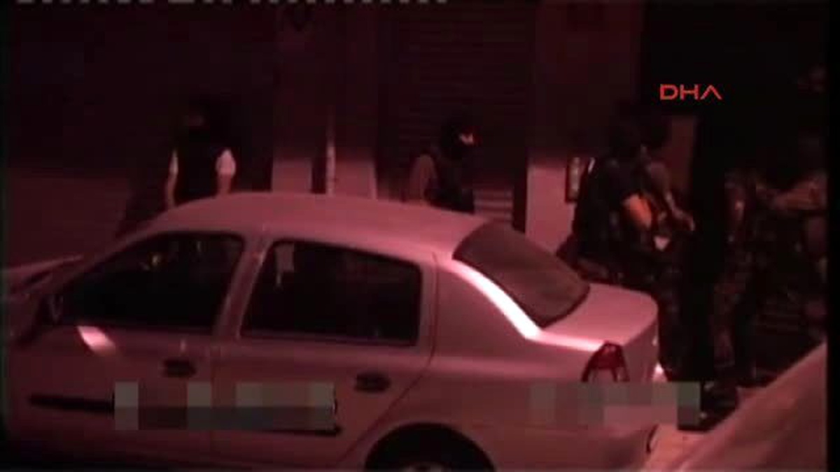 İstanbul\'daki Terör Operasyonuna 15 Tutuklama