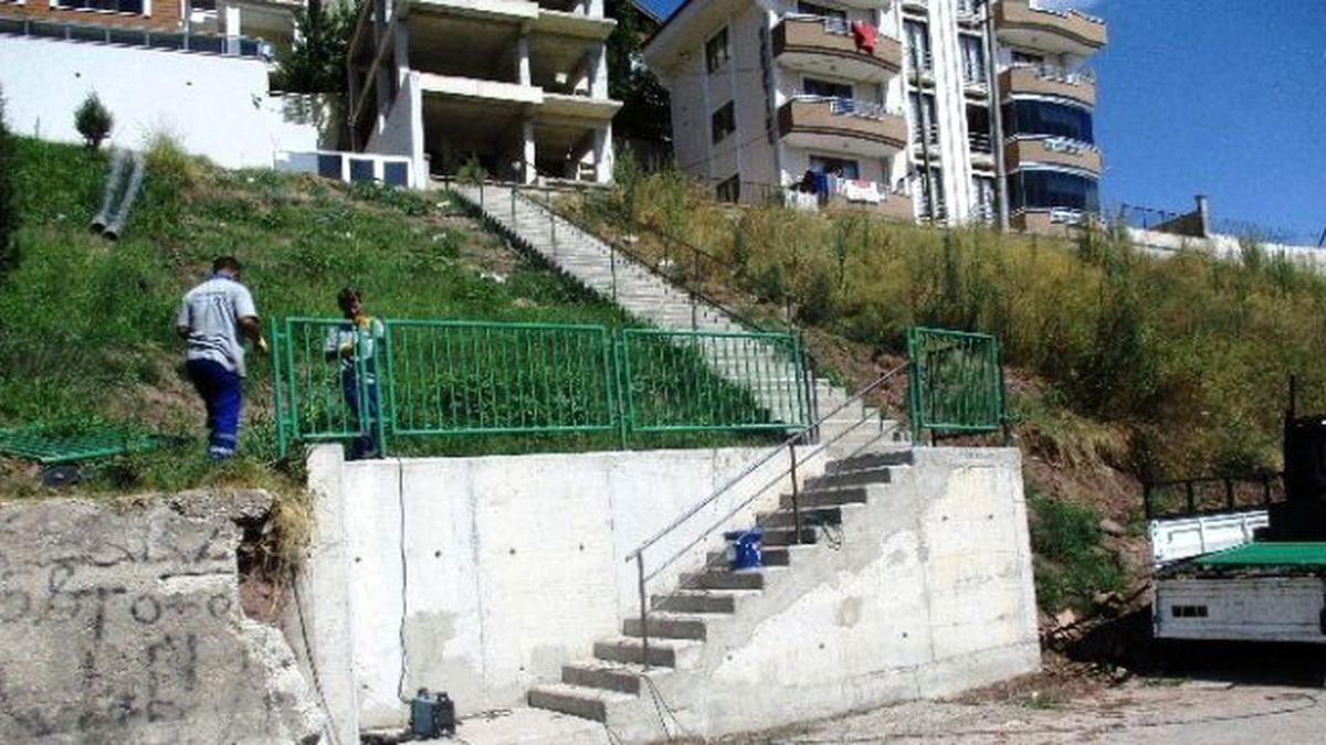 İzmit Belediyesi\'nden Erenlere 59 Basamaklı Merdiven
