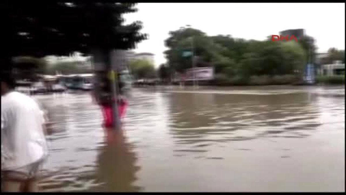 Kadıköy\'ü Sel Bastı