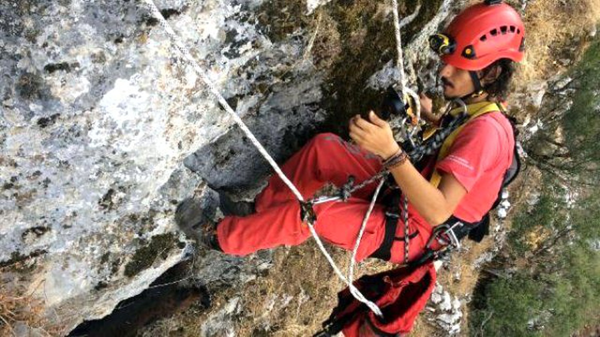 Kayalıklarda Mahsur Kalan Oğlağı Akut Kurtardı