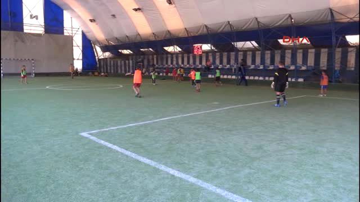 Kosova\'da Bulunan Teknik Direktör Şensoy Kosova\'da Çok Yetenekli Futbolcu Var