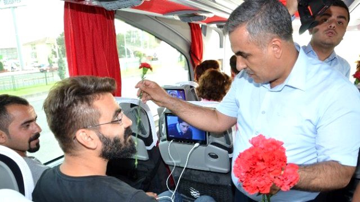 Malatya\'da Doğu Firmaları Yolcularına Karanfil Verildi