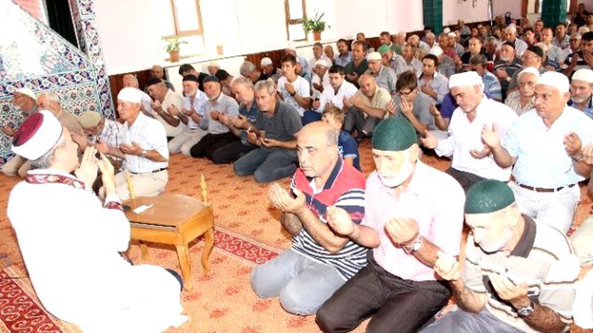 Manyas\'ta Şehitler İçin Mevlit Okundu ve Namaz Kılındı