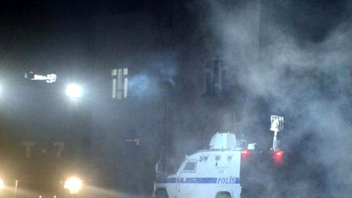 Nusaybin\'de Hükümet Konağına Bombalı Motosikletle Saldırı: 1 Polis Yaralı