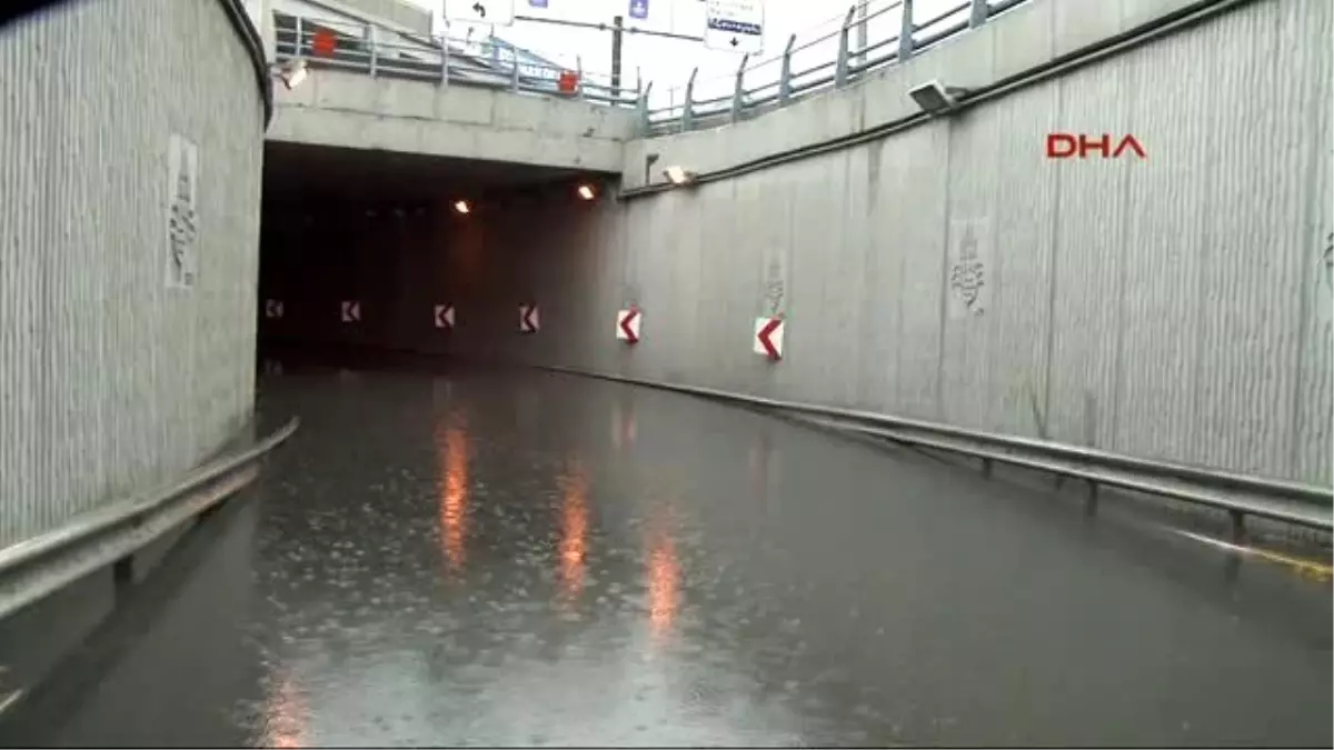 Otogar Alt Geçidini Su Bastı