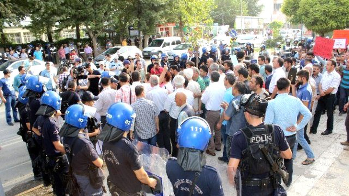 Polis. Emek ve Demokrasi Platformunun Yürüyüşüne İzin Vermedi