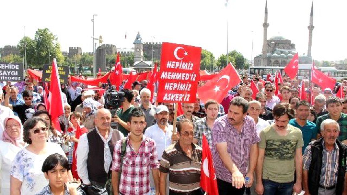 Şehit Ailelerinden \'Teröre Lanet Birliğe Davet\' Mitingi