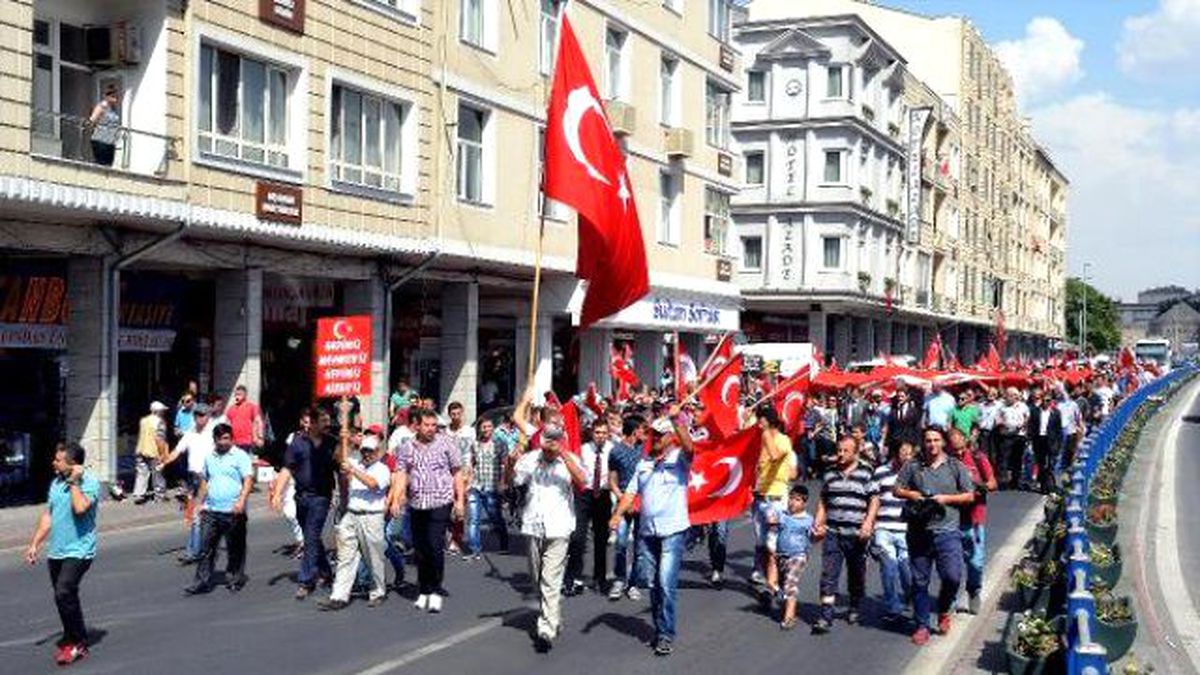 Şehit Ailelerinden \'Teröre Lanet, Birliğe Davet\' Mitingi (2)