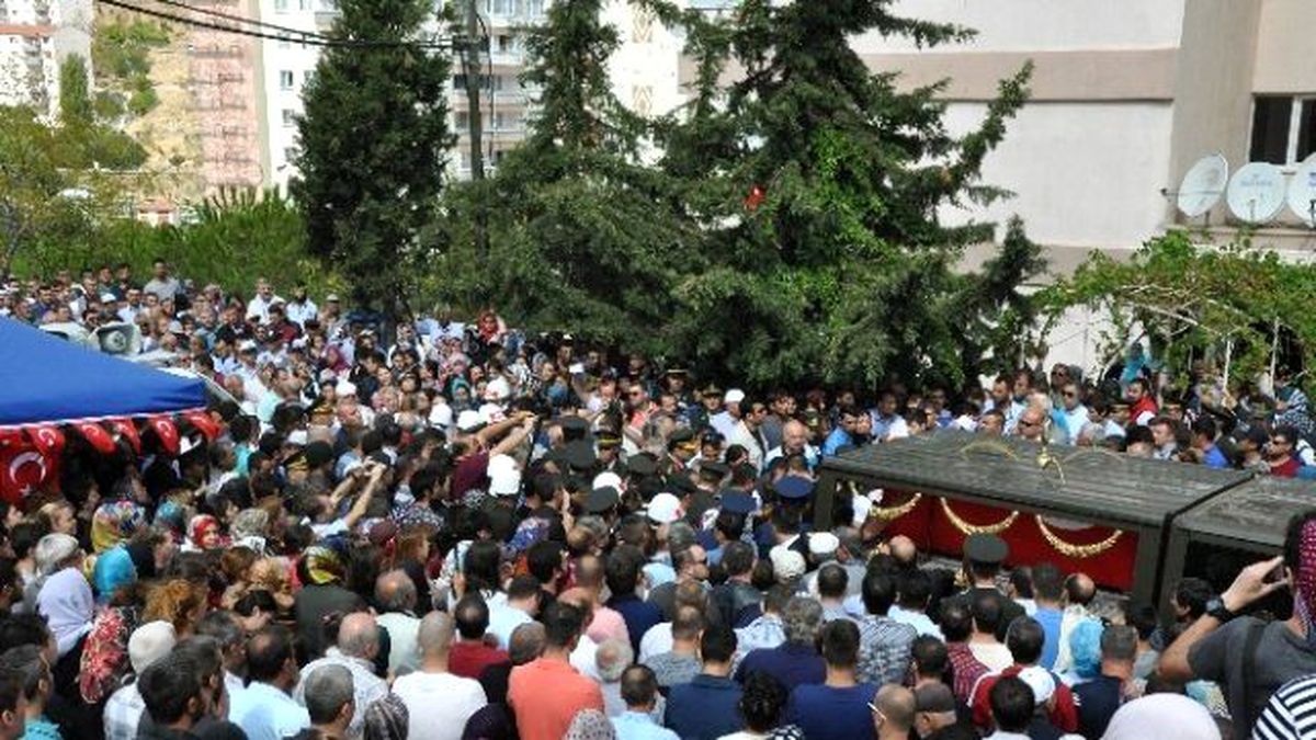 Şehit Astsubay Son Yolculuğuna Uğurlanıyor