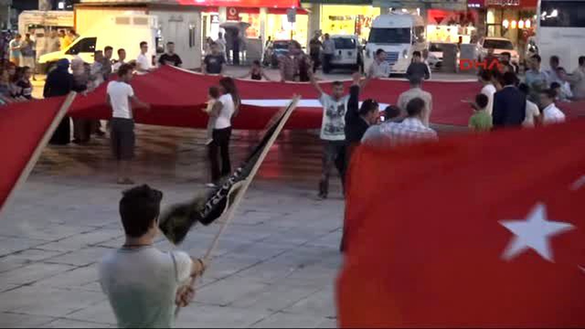 Sivas - Alperen Ocağı Üyeleri, Dar Ağacına Abdullah Öcalan\'ın Fotoğrafının Olduğu Maketini Asıp,...
