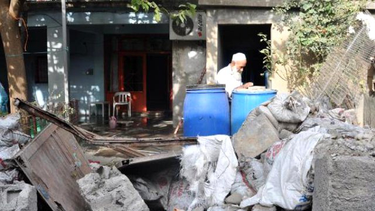 Sokağa Çıkma Yasağının Kalktığı Cizre\'de Çatışmanın İzleri (2)