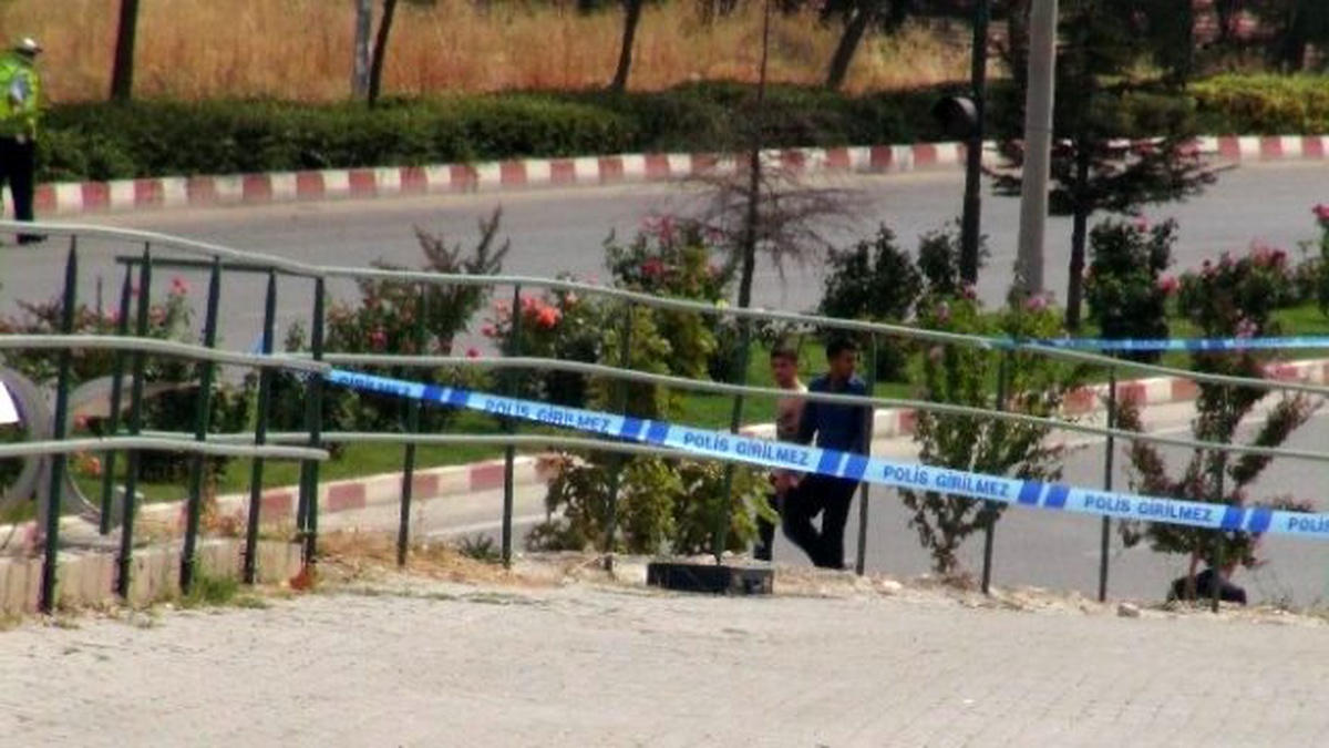 Şüpheli Çanta Polisleri Alarma Geçirdi
