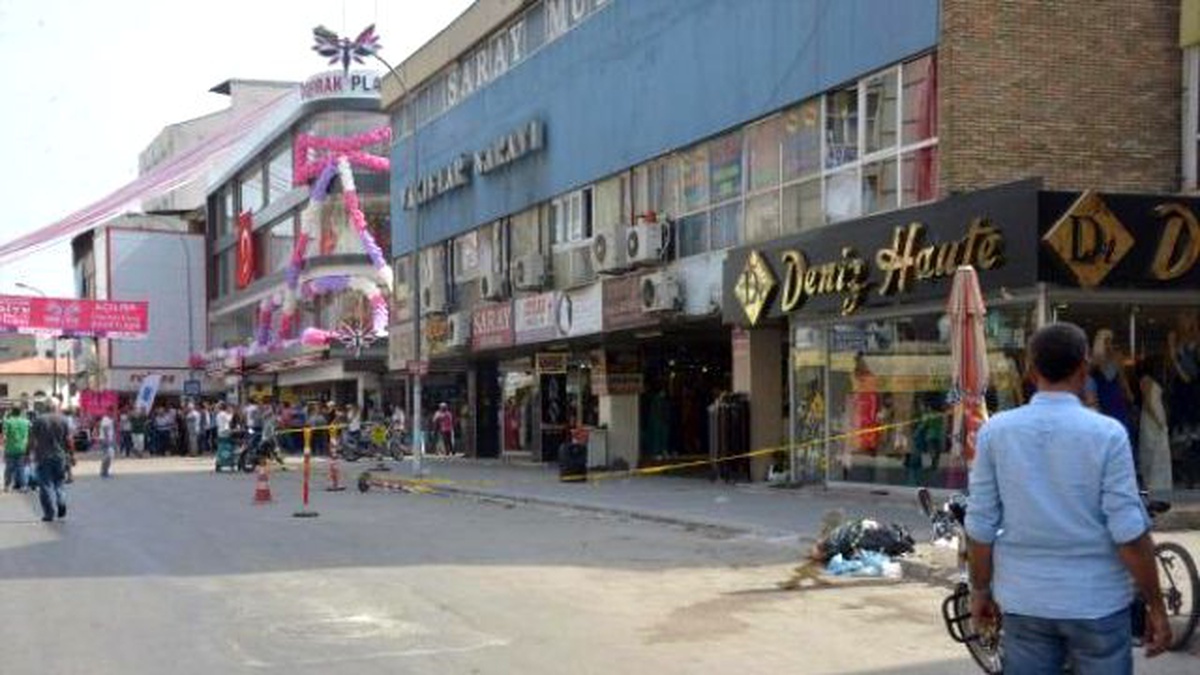Taşıdığı Bavulu Kaldırımda Bırakınca Polisi Peşine Taktı