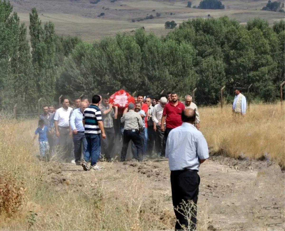 Tokat\'ta Ölü Bulunan Uzman Çavuş Son Yolculuğuna Uğurlandı