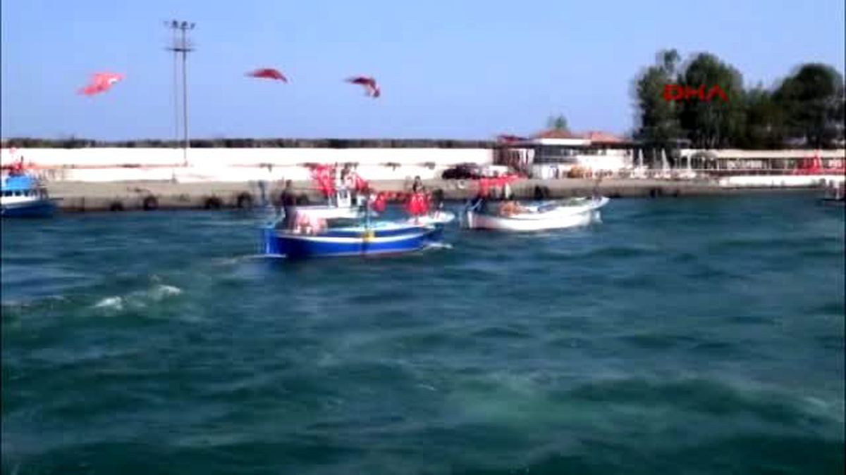Trabzon?da Balıkçıların Teröre Tepki Eylemi