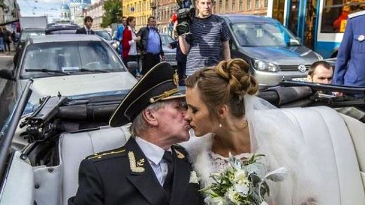 Ünlü Aktör 60 Yaş Küçük Öğrencisi ile Evlendi