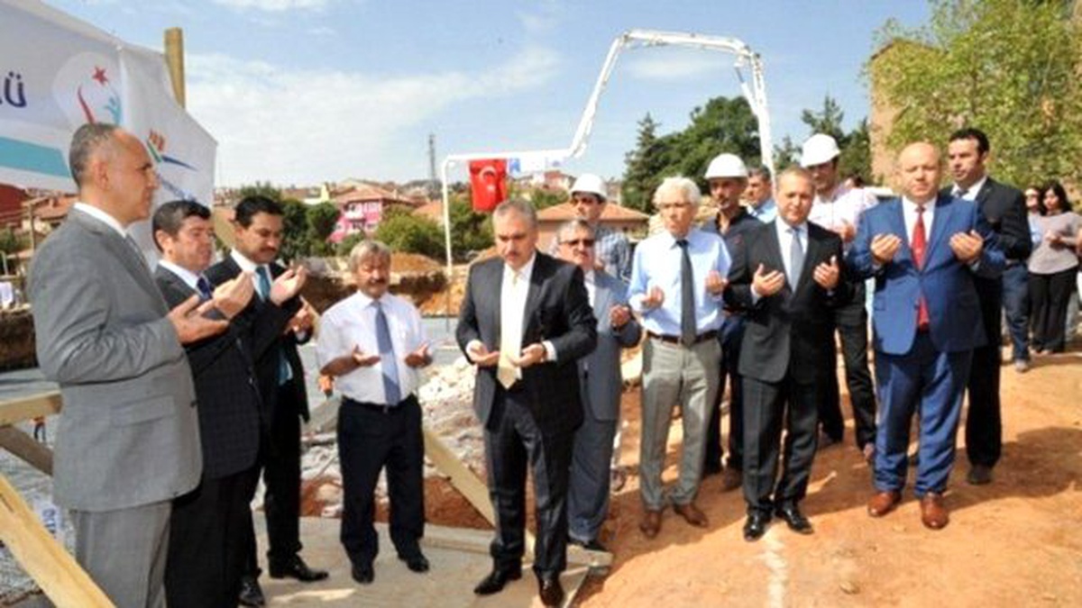 Uşak\'ta Yeni İl Sağlık Müdürlüğü Binasının Temeli Atıldı