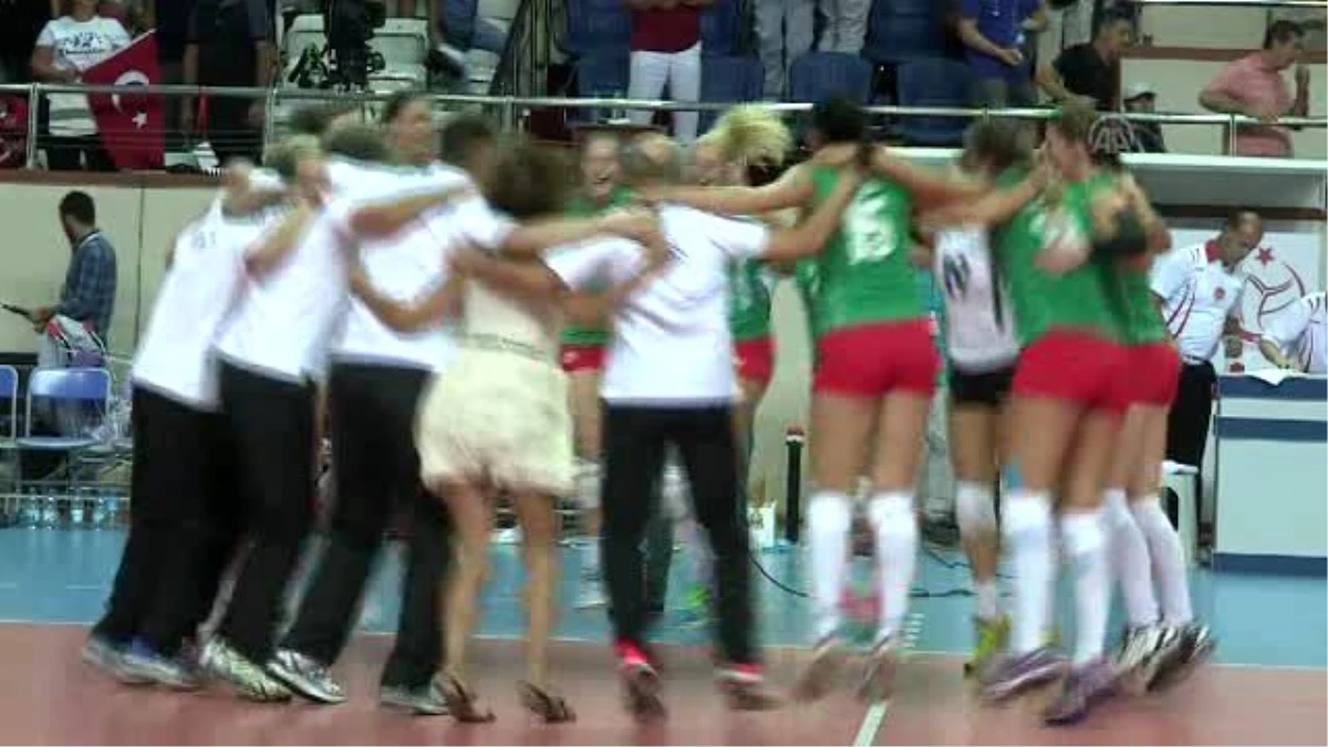 2015 Kadınlar Avrupa Cev Ligi\'nde Şampiyon Macaristan