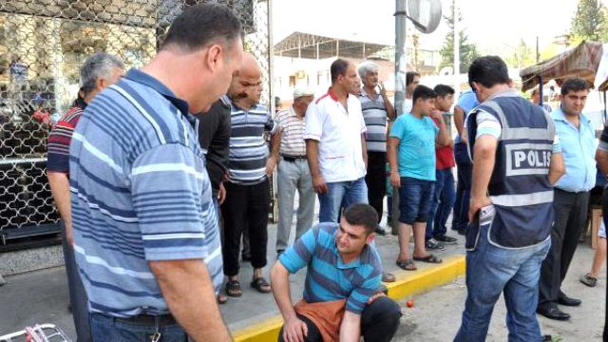 Ayağı Kaydı, Başını Kaldırıma Çarparak Yaralandı