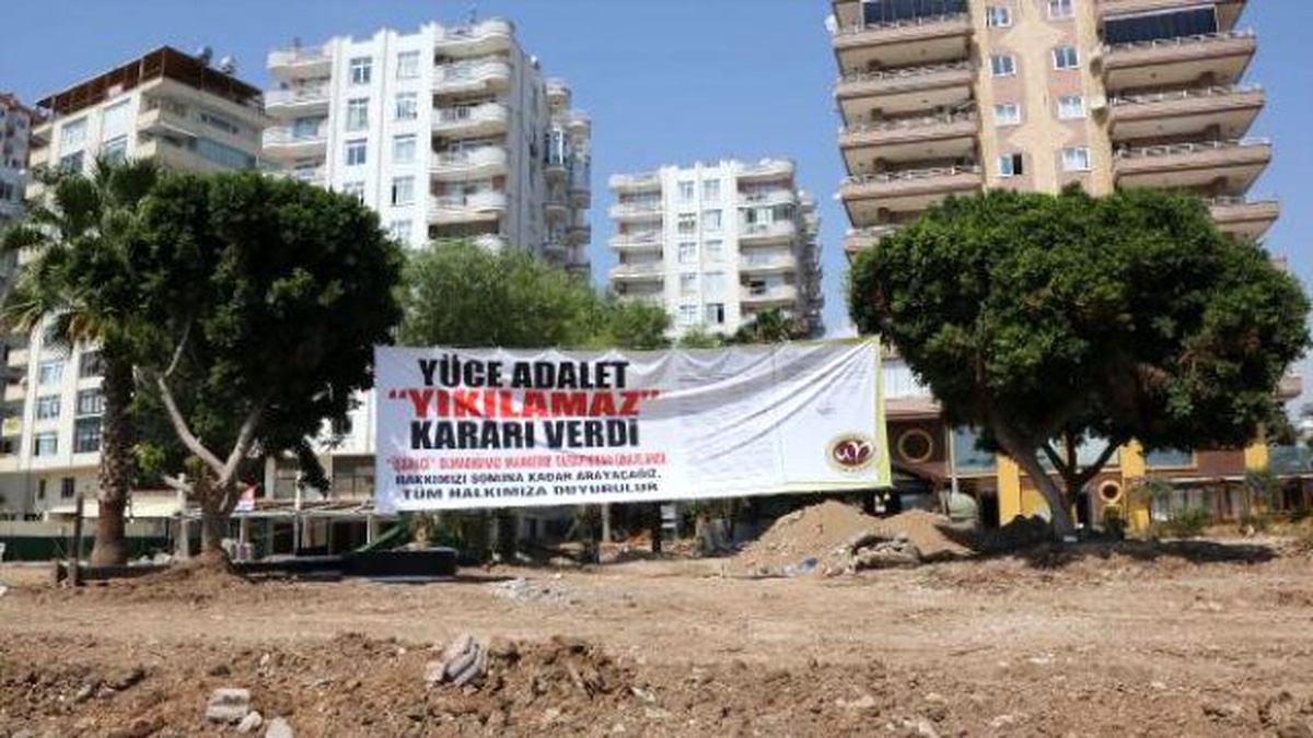 Belediye İşyerini Yıktıktan Sonra, Mahkeme \'Yürütmeyi Durdurma\' Kararı Verdi