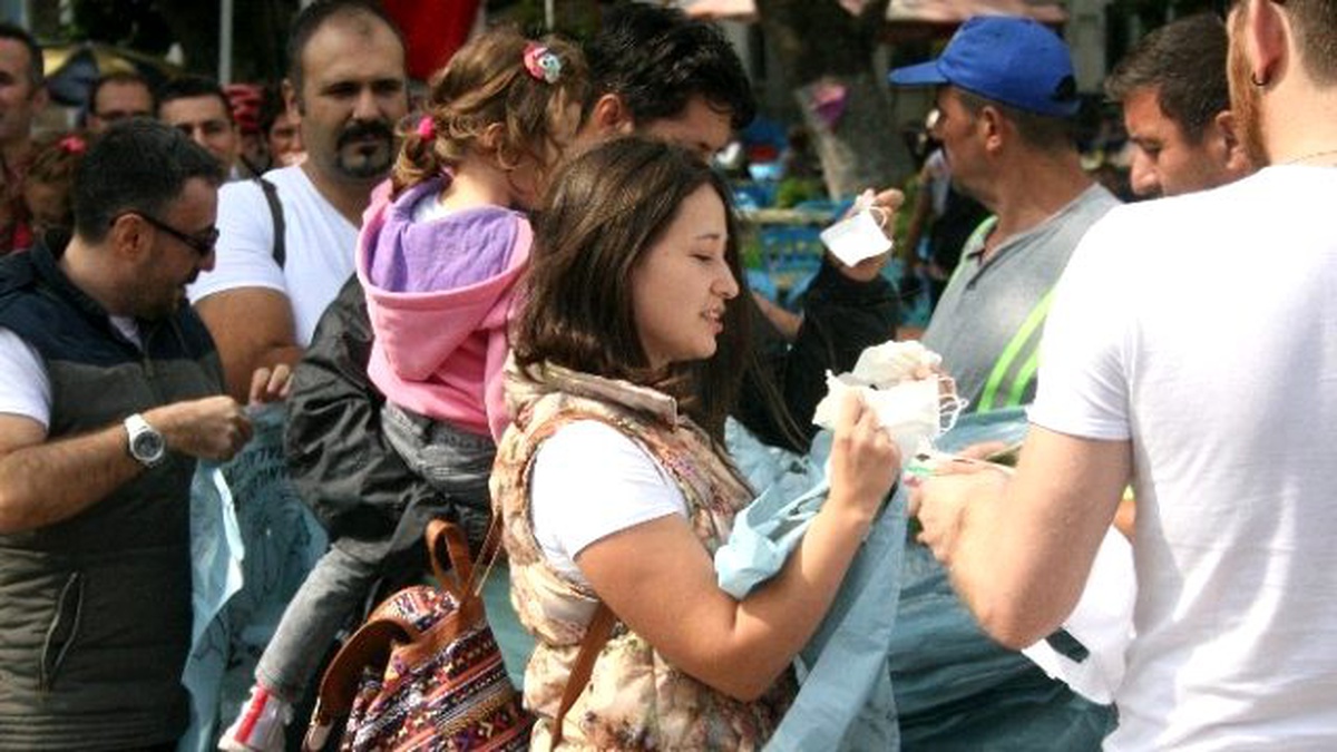 Çevre Bilinci İçin Gölyazı\'daki Çöpleri Temizlediler