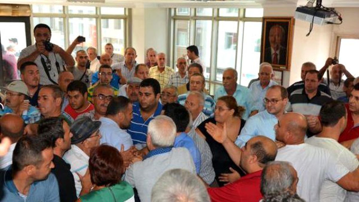 CHP Turgutlu\'da Yönetim Kavgası
