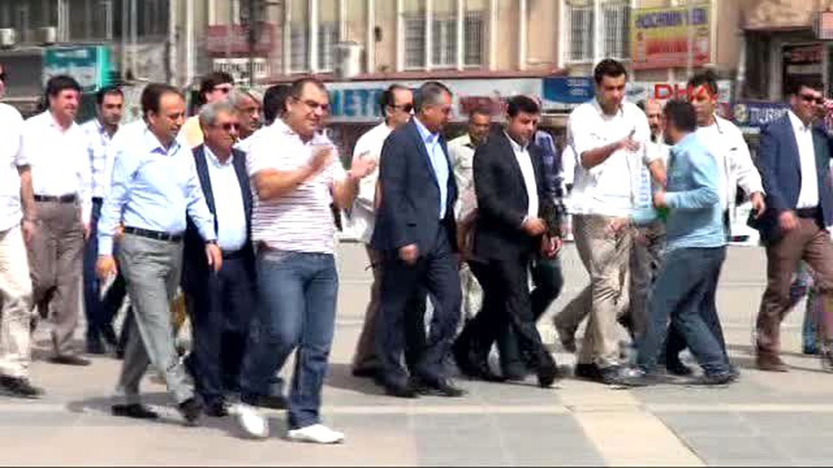 Diyarbakır Demirtaş Ankara ve Kandil\'in, Halkın Beklentisine Uygun Bir Tutum Ortaya Koyması Gerekir...
