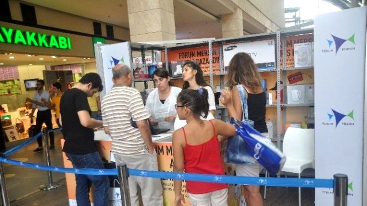Forum Mersin\'de Her Gün Onlarca Hediye