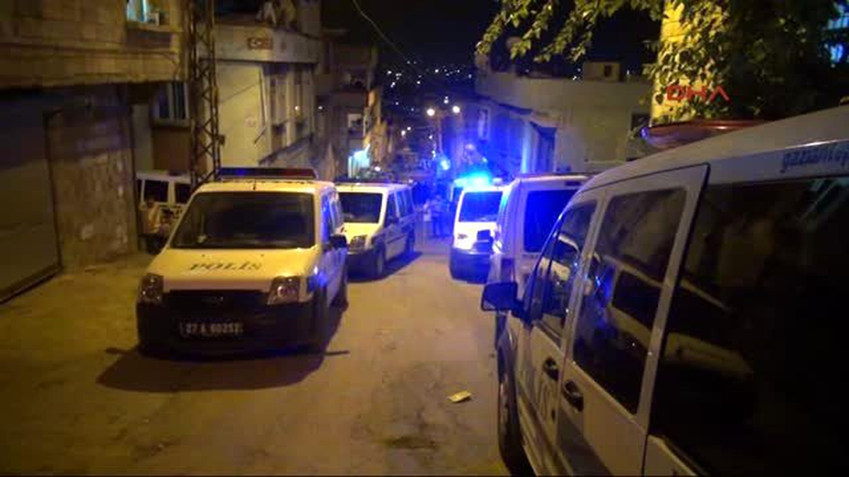 Gaziantep - Sokakta Otomobili Hızlı Kullanıyorsunuz Tartışmasında 3 Kişi Yaralandı