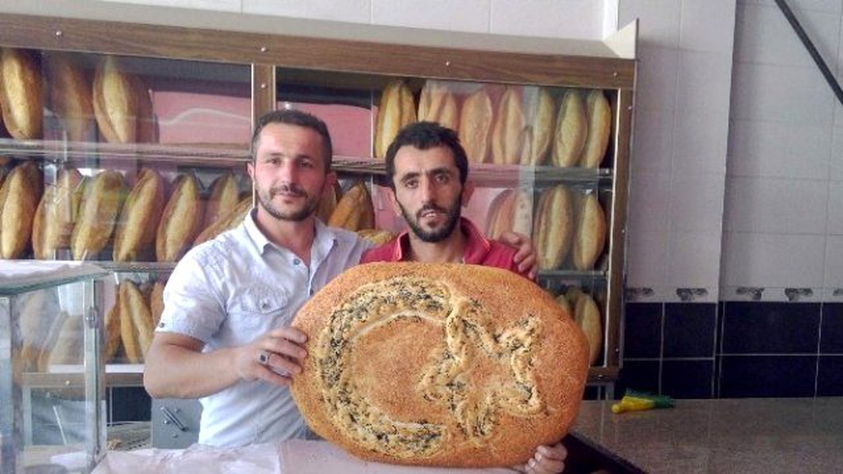 Gümüşhaneli Fırıncılar Ay Yıldızı Ekmeğe İşledi