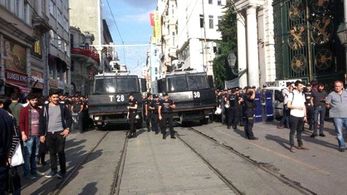 İstanbul'daki Cizre Protestosuna Polis Müdahalesi