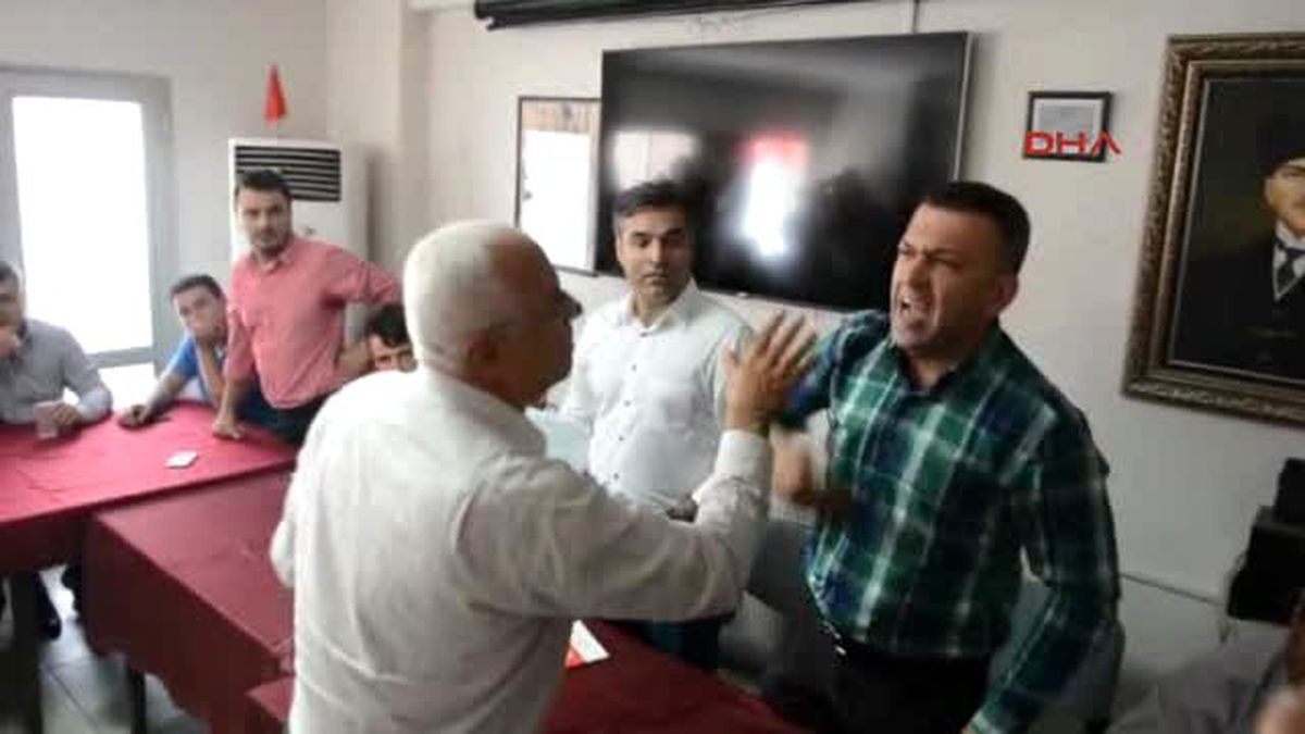 Manisa - CHP Turgutlu\'da Yönetim Kavgası