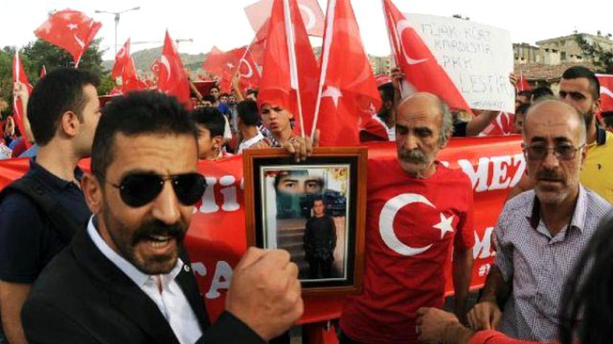 Mardin\'de Teröre Tepki Yürüyüşü