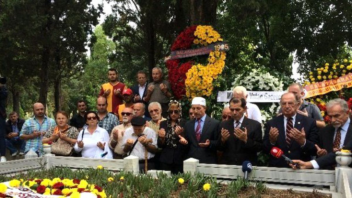 Metin Oktay Mezarı Başında Anıldı