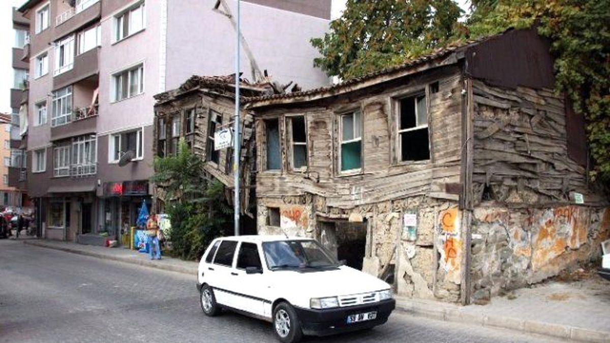 Metruk Binalar Tehlike Saçıyor