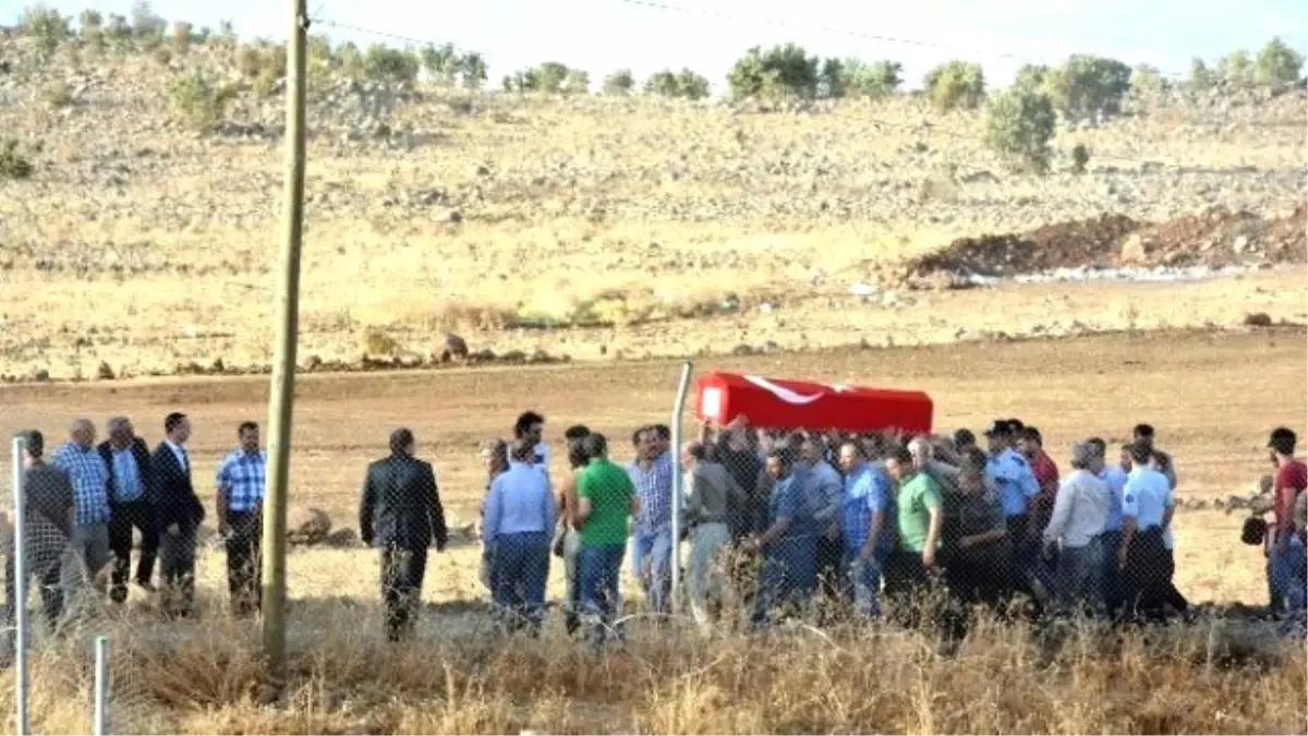 Şehit Polis, Zazaca Ağıtlarla Son Yolculuğuna Uğurlandı