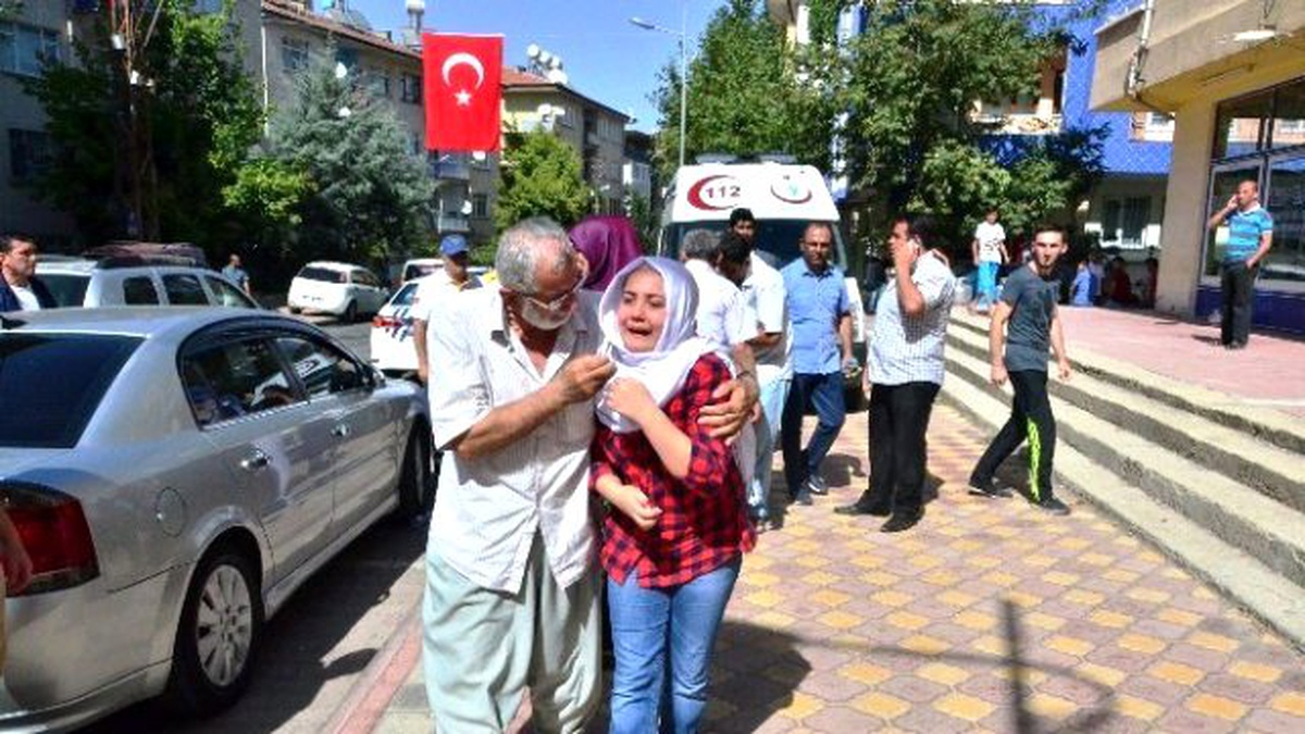Şehit Polisin Kızı: "Babam Gitti, Bir Daha Gelmeyecek"