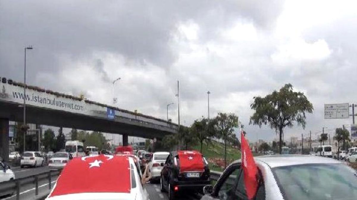 Şehitler İçin E5 Karayolu Üzerinde Dua Okudular