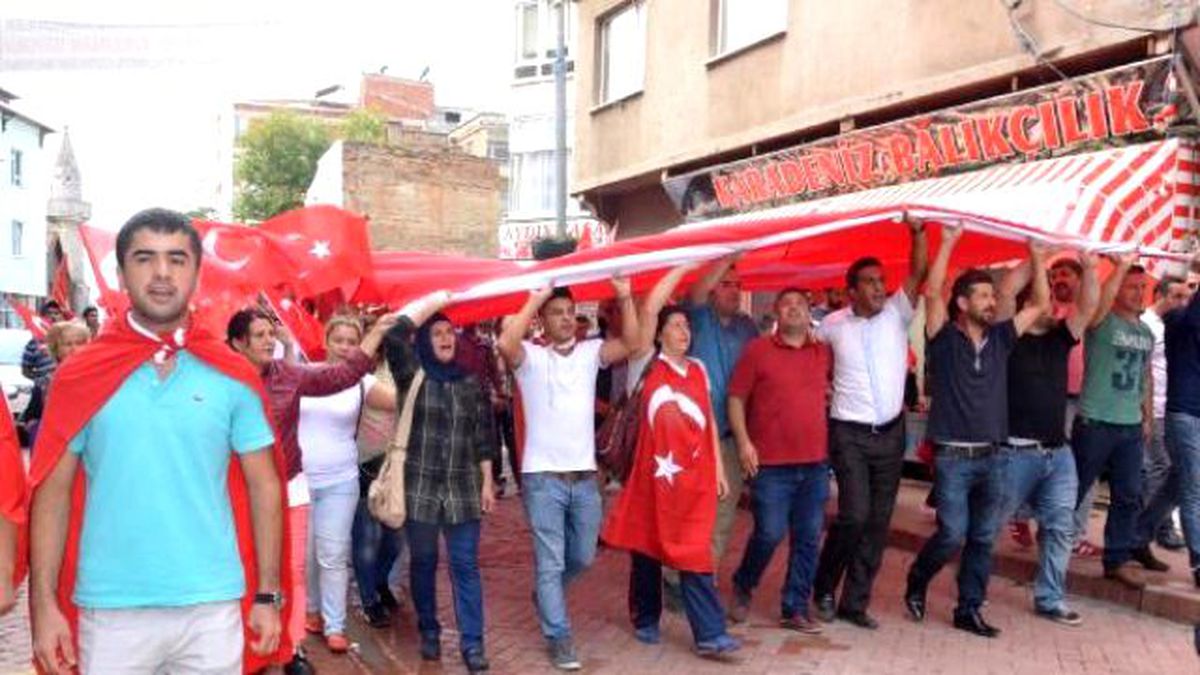 Sinop\'ta Şehitlere Saygı ve Teröre Tepki Yürüyüşü