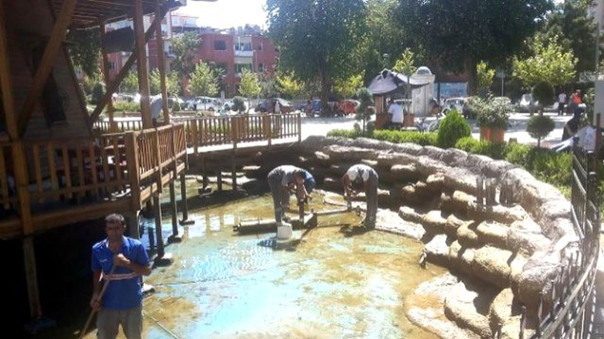 Süs Havuzları ve Çeşmeler Temizleniyor